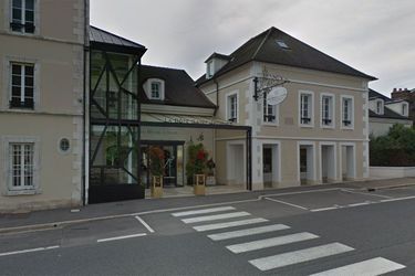 Devant le restaurant la Côte Saint Jacques, à Joigny, dans l'Yonne. (photo d'illustration)