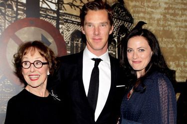 Una Stubbs avec Benedict Cumberbatch et Lara Pulver en 2012.