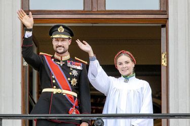 La princesse Ingrid Alexandra de Norvège avec son père le prince Haakon, le jour de sa confirmation, le 31 août 2019