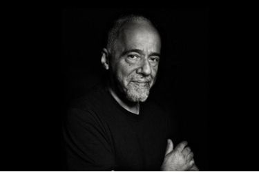 Paulo Coelho en noir et blanc, des couleurs pour chanter la vie dans ses contrastes les plus profonds.