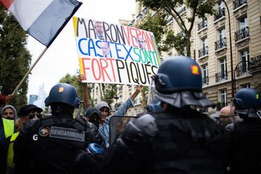 Des manifestants à Paris le 7 août 2021