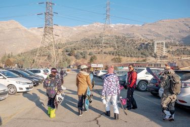 Au nord de Téhéran, le parking de la télécabine qui mène directement à Tochal. 