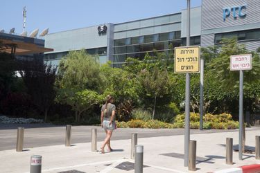 Devant le siège de NSO Group, en Israël, en 2016.