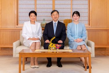 L'empereur du Japon Naruhito encadré de l'impératrice Masako et de la princesse Aiko, le 21 décembre 2021. Photo diffusée le 1er janvier 2022 