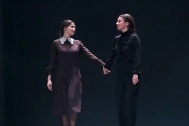 Laetitia Casta et la pianiste Isil Bengi lors de la générale de la pièce «Clara Haskil, prélude et fugue» au théâtre du Rond Point à Paris le 5 janvier 2022