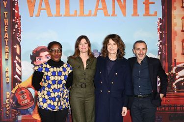 Claudia Tagbo, Alice Pol, Valérie Lemercier et Elie Semoun à l'avant-première du film d'animation «Vaillante» au Grand Rex à Paris le 9 janvier 2022