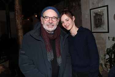 Jean-Pierre Darroussin et Louise Bourgoin lors de la générale de la pièce «Rimbaud en Feu» au théâtre Antoine à Paris le 13 janvier 2022