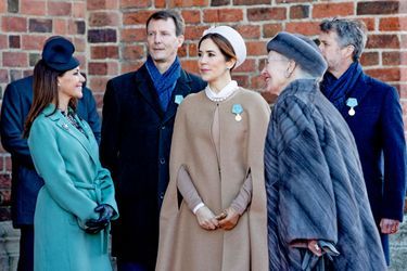 La reine Margrethe II de Danemark avec ses fils les princes Frederik et Joachim et ses belles-filles les princesses Mary et Marie à Roskilde, le 14 janvier 2022