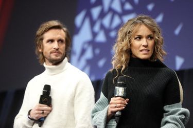 Philippe Lacheau et Elodie Fontan lors de l'ouverture du 25e Festival de l'Alpe d'Huez le 17 janvier 2022