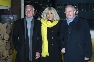 Philippe Wahl, PDG du groupe La Poste, en compagnie de Brigitte Macron et Didier Deschamps. 