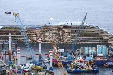 L&#039;opération de renflouement du Costa Concordia, en septembre 2013.