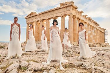 Deux collections Dior devant le Parthénon : en 2021, image de Ria Mort