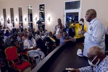 À peine débarqué, Laurent Gbagbo s’adresse aux militants socialistes réunis dans son ancien QG de la campagne de 2010.
