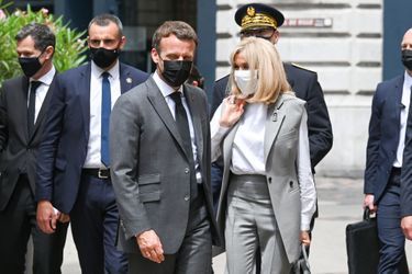 Emmanuel Macron avec Brigitte Macron à Valence, mardi 8 juin.