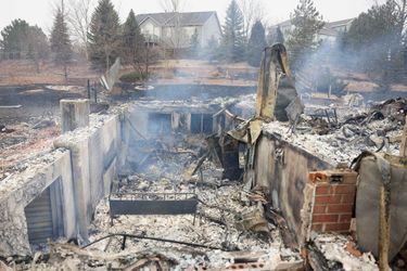 Au moins 991 maisons ont été détruites par les flammes qui ont ravagé jeudi des quartiers entiers de Superior et Louisville, deux localités voisines de Denver, la principale ville de l&#039;Etat, forçant des dizaines de milliers de personnes à fuir dans l&#039;urgence.