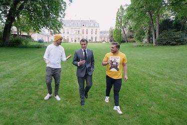 Carlito, Emmanuel Macron et McFly, dans la vidéo publiée dimanche sur YouTube.