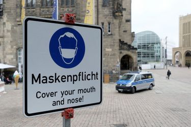 Signalisation rappelant le port du masque à Chemnitz, en Allemagne.