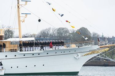 La reine Margrethe II à bord de son navire le Dannebrog.