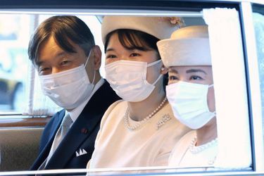 L'empereur Naruhito et l'impératrice Masako et leur fille la princesse Aiko du Japon à leur arrivée au Palais impérial à Tokyo, le 1er janvier 2022