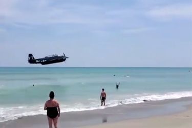 Le TBM Avenger a atterri au bord de l'eau à Cocoa Beach.