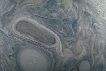 Tempêtes anticycloniques géantes sur Jupiter : une découverte révolutionnaire