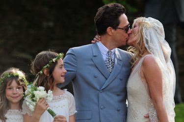 Jamie Hince et Kate Moss le jour de leur mariage, le 1er juillet 2011, en Angleterre