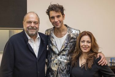 Eric Dupond-Moretti, Mika et Isabelle Boulay dans les coulisses de la Philharmonie de Paris en octobre 2021