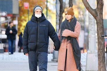 Robert Pattinson et Suki Waterhouse à New York le 8 décembre 2021