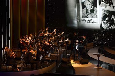 L&#039;une des belles idées de la cérémonie: Benjamin Biolay sur scène avec un orchestre.