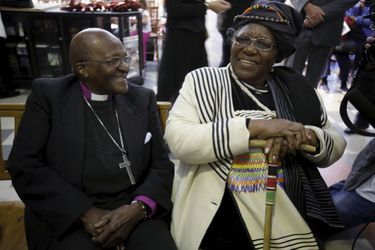 Desmond Tutu et sa femme Leah avant de renouveler leurs voeux pour leurs 60 ans de mariage en juillet 2015