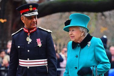 La reine Elizabeth II avec Kenneth Olisa, le Lord-Lieutenant du Grand Londres, le 5 décembre 2018 