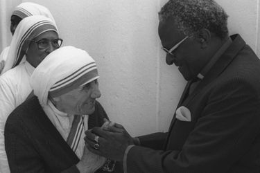 Mere Teresa et Desmond Tutu en novembre 1988