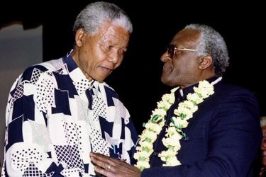 Nelson Mandela et Desmond Tutu en aout 1994