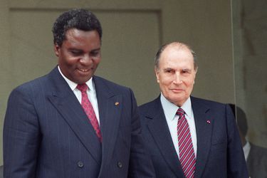 Le 23 avril 1991, le président Mitterrand reçoit Juvénal Habyarimana, alors président du Rwanda. 