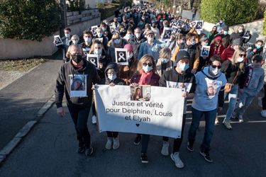Quelque 300 proches et anonymes ont participé dimanche à Cagnac-les-Mines (Tarn) à une marche blanche en hommage à Delphine Jubillar, disparue il y a un an.