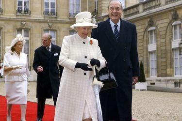La reine Elizabeth II et le prince Philip avec le président de la République française Jacques Chirac et sa femme Bernadette, le 5 avril 2004