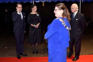 La princesse héritière Victoria de Suède et le prince Daniel avec le roi Carl XVI Gustaf à Stockholm, le 10 décembre 2021