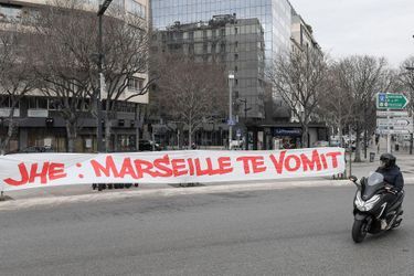 Des banderoles hostiles au président Eyraud ont été déployées à Marseille.