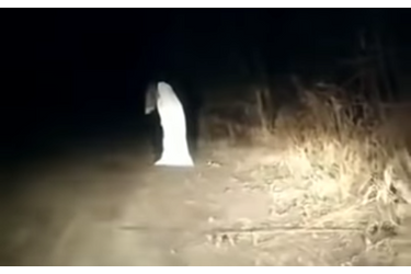 Ce fantôme prétendument filmé près du village de Khankol est, hélas, un peu trop spectaculaire pour être vrai. 