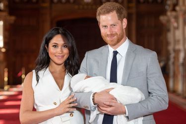 Meghan et Harry de Sussex avec leur fils Archie quelques heures après sa naissance en mai 2019