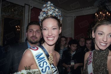 Mareva Galanter, Miss France 1999, pose pour Paris Match le 13 décembre 1998.