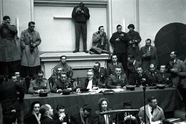 Le 12 janvier 1953, lors de l'ouverture du procès du massacre d'Oradour-sur-Glane devant le tribunal militaire de Bordeaux.