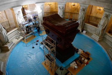 Le Tombeau de Napoléon aux Invalides en cours de restauration, le 26 octobre 2020