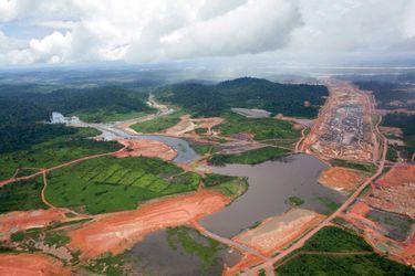 Construction du barrage de Belo Monte, sur la rivière Xingu, en 2014. Il a été inauguré par Jair Bolsonaro en 2019. 