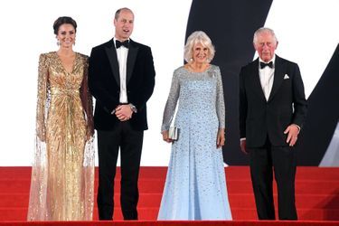 Kate, William, Camilla et Charles le 28 septembre 2021 à l'avant-première de «Mourir peut attendre».