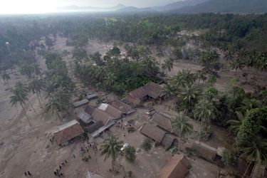 Les dégâts après l'éruption du volcan Semeru, en Indonésie, le 5 décembre 2021.