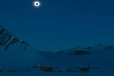 Lors de l'éclipse solaire totale, en Antarctique, le 4 décembre 2021.