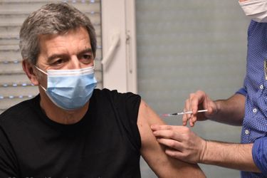 Michel Cymes lors de sa vaccination le 6 janvier dernier. 