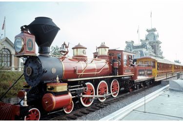 Mickey en train au parc Disney World, à Orlando en Floride, à son ouverture en octobre 1971.