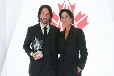 Keanu Reeves et Carrie-Anne Moss lors d&#039;une cérémonie intronisant l&#039;acteur sur le Canada&#039;s Walk Of Fame
